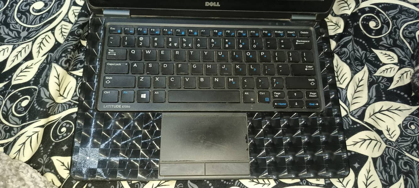 Dell laptop i5 4 gb ram 256gb sd 7