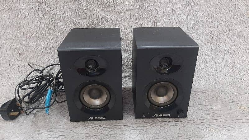 Alesis Elevate 3 Studio Monitors 0