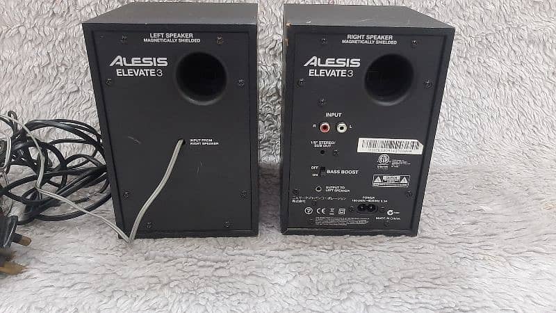 Alesis Elevate 3 Studio Monitors 2