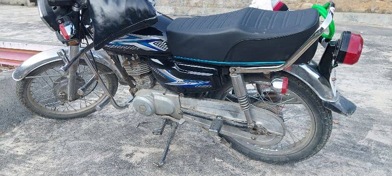 Black Honda 125 2014-2015 Model 2