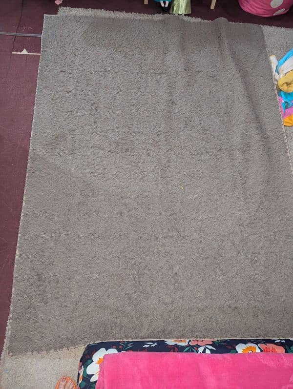 center rug good in condition 0