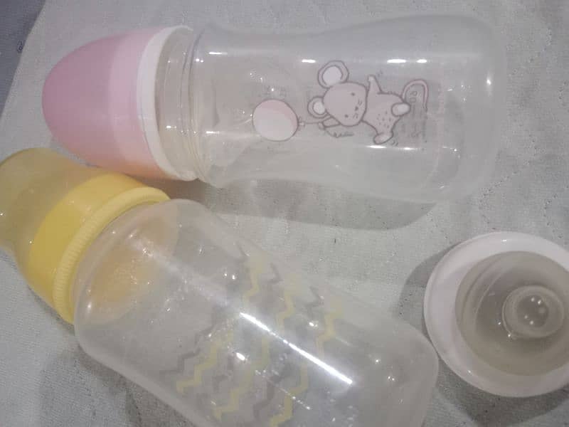 Imported Branded Feeding Bottle with extra nipples 6