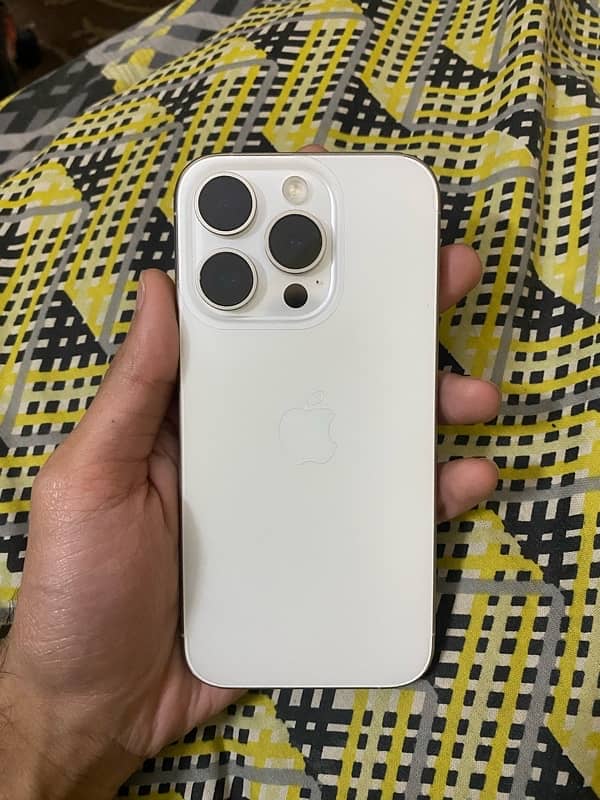 iPhone 15 Pro White Titanium 0