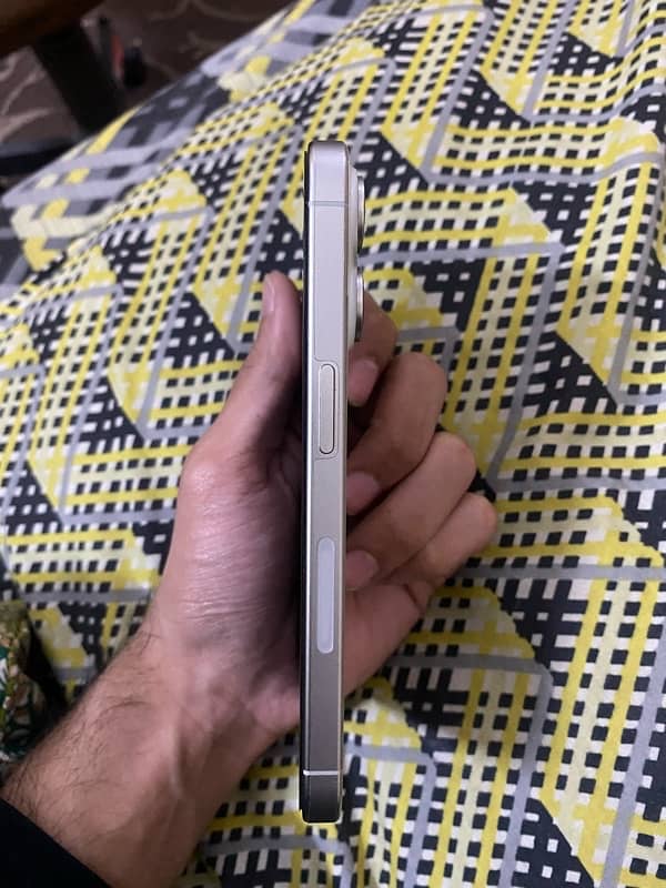 iPhone 15 Pro White Titanium 3