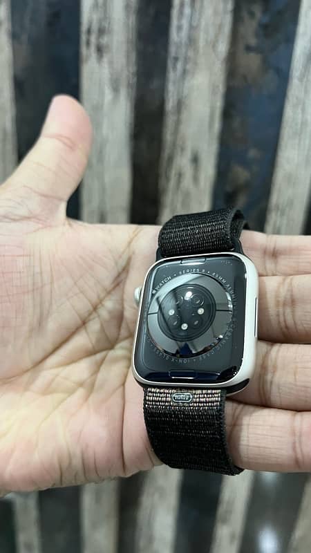 Apple Watch Series 8 45mm 99% Battery health 4