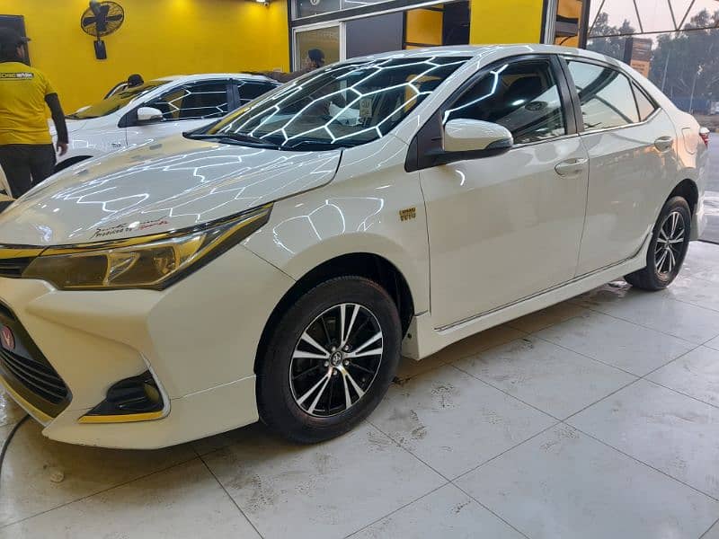 Toyota Corolla GLI 2018 seal to seal genian condition call only 0