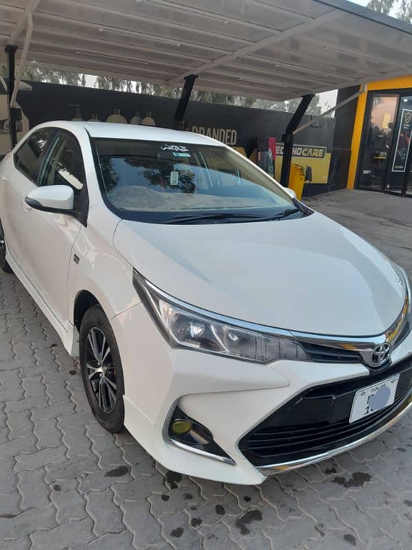 Toyota Corolla GLI 2018 seal to seal genian condition call only 2