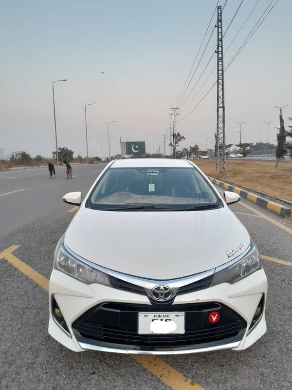 Toyota Corolla GLI 2018 seal to seal genian condition call only 3