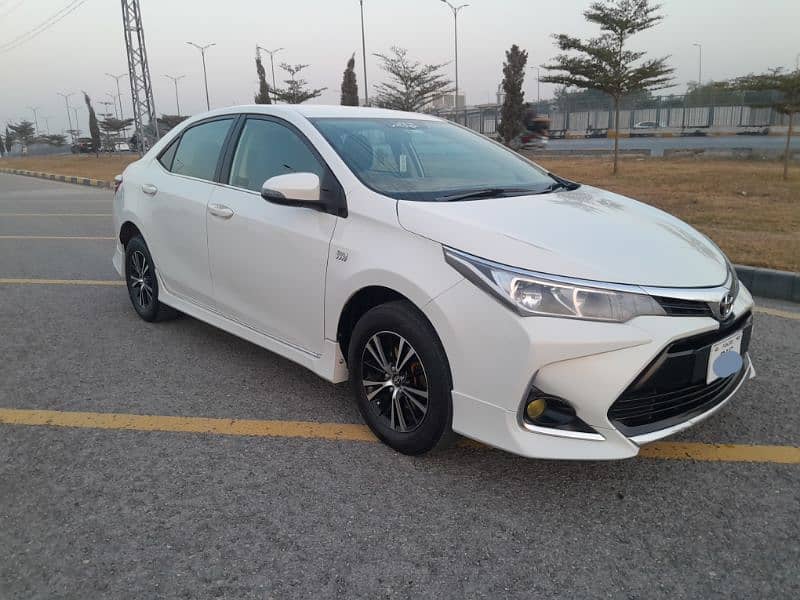 Toyota Corolla GLI 2018 seal to seal genian condition call only 4