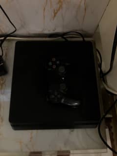 PS4 slim (500GB)