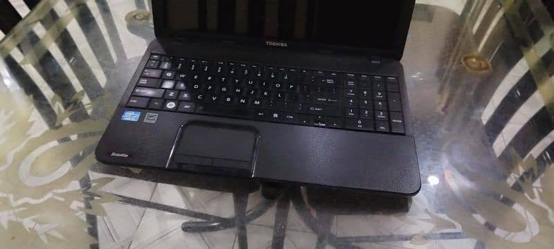 Toshiba core i 3 (3rd gen) plus charger 0