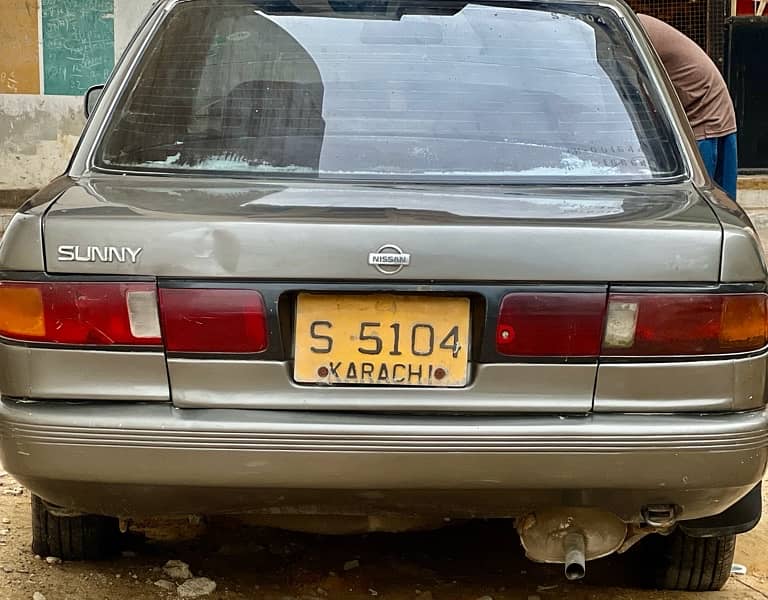 Nissan Sunny 1992 3