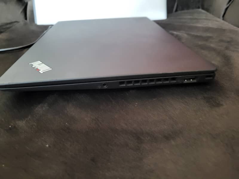 Lenovo X1 Carbon i7-6th Gen 8GB 256GB SSD 1080p Super Bright Display 2