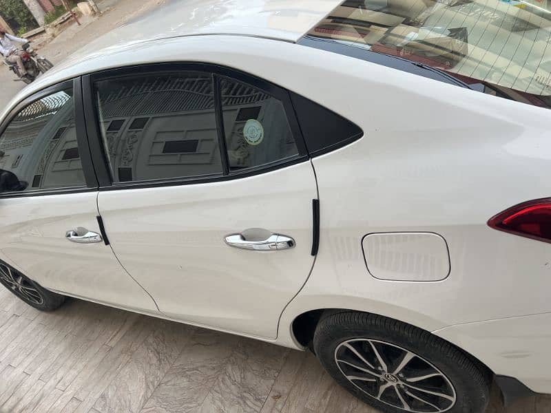 Toyota Yaris Ativ X cvti 1.5 5