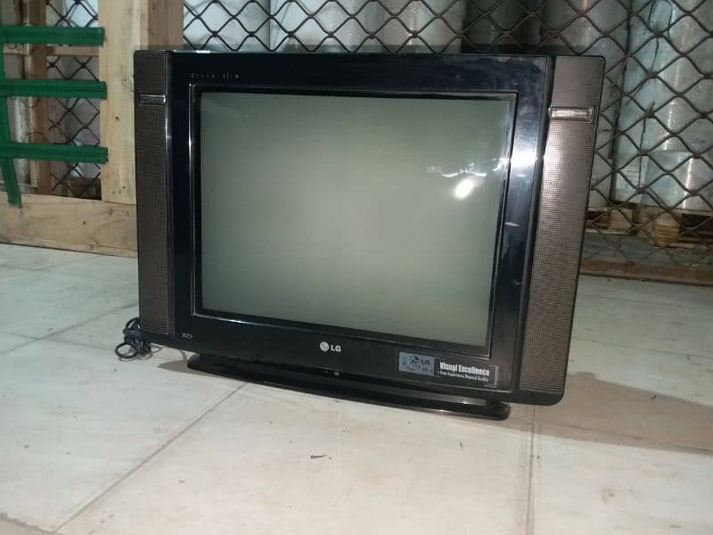 LG TV 21 inch flate screen lush condition 3