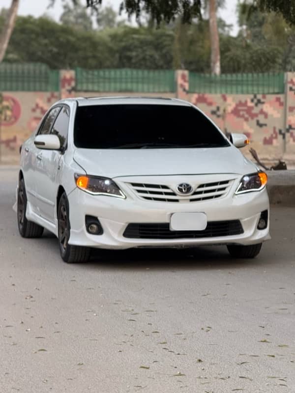 Toyota Corolla Altis SR 2010 model 2011 reg 1st owner Super white 2