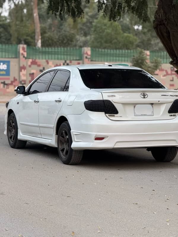 Toyota Corolla Altis SR 2010 model 2011 reg 1st owner Super white 5