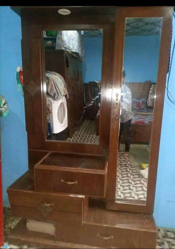 پورا  فرنیچر لکڑی کا ہے۔Room furniture 2