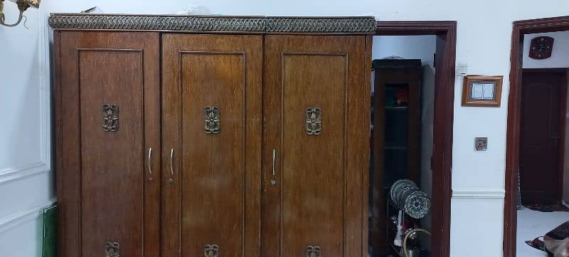 wardrobe almari wooden almari deco paint lush conditions 4