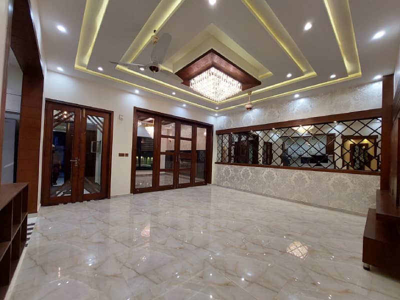 10 Marla Lower Portion Available For Rent In Janiper Block Bahria Town Lahore 0