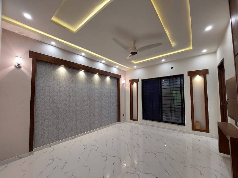 10 Marla Lower Portion Available For Rent In Janiper Block Bahria Town Lahore 9