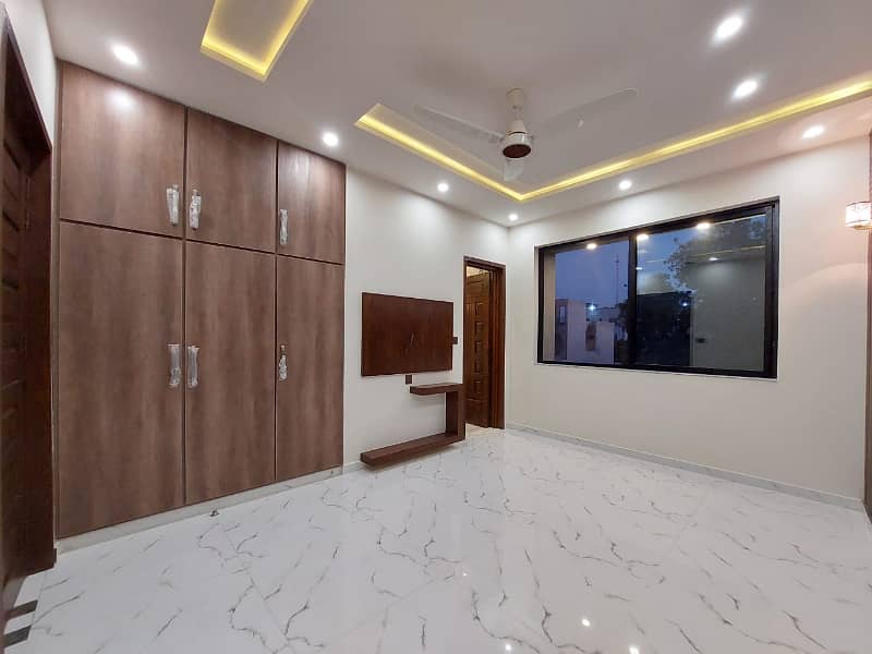 10 Marla Lower Portion Available For Rent In Janiper Block Bahria Town Lahore 11