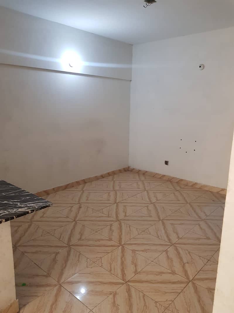 1050 Sq Ft Flat For Sale 4