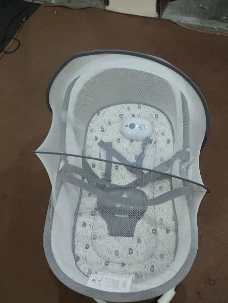 Mastela 6 in 1 swing for sale in reasonable price 2