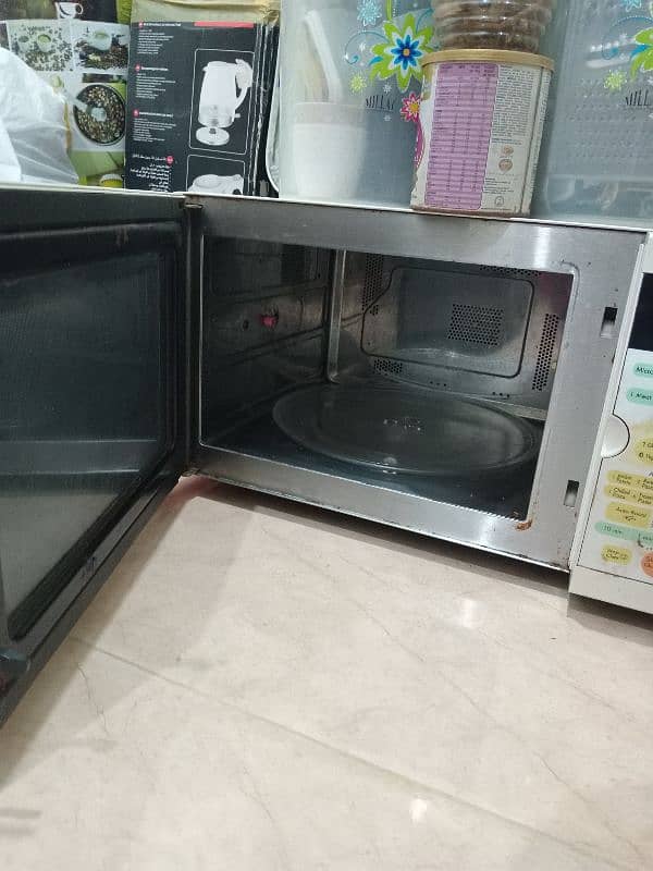 LG microwave 2