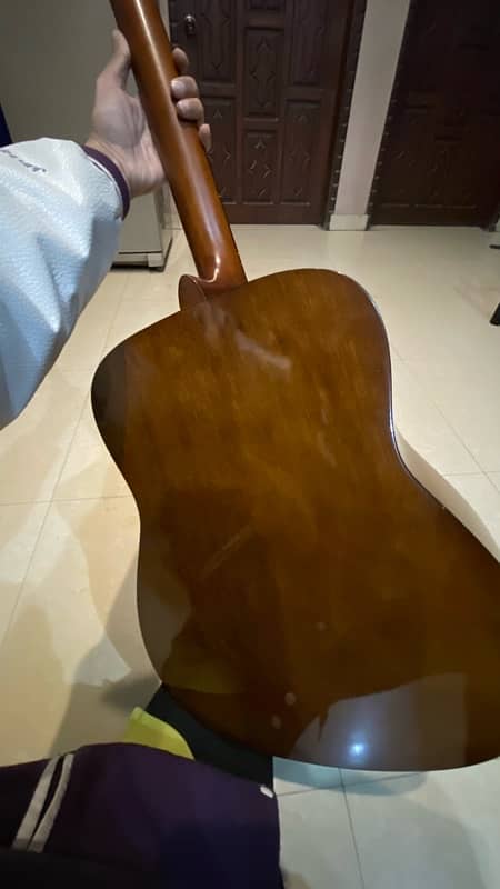 YAMAHA F600 Acoustic Guitar 3