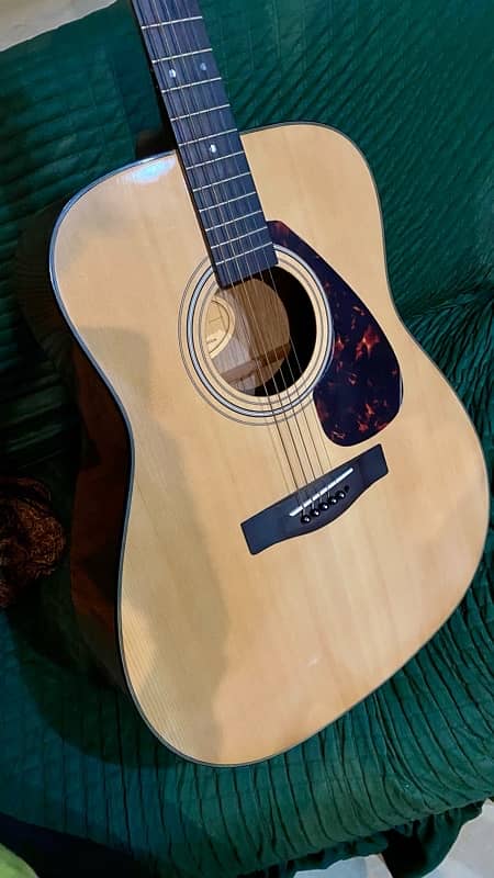 YAMAHA F600 Acoustic Guitar 5