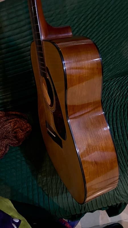 YAMAHA F600 Acoustic Guitar 7