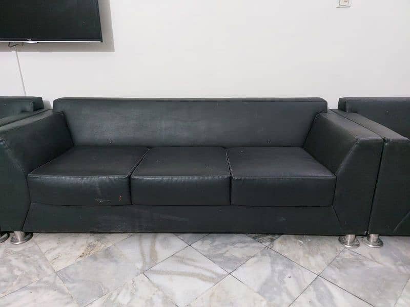 5 seater sofa set 1,1,3 black color 10 by 10 0