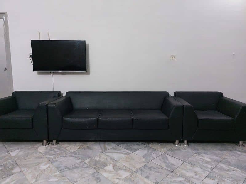 5 seater sofa set 1,1,3 black color 10 by 10 2