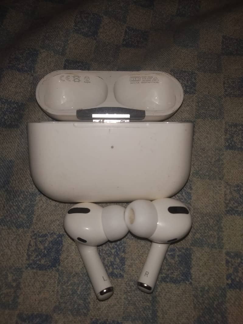 Apple Airpods pro with box ORIGINAL 100%. 0