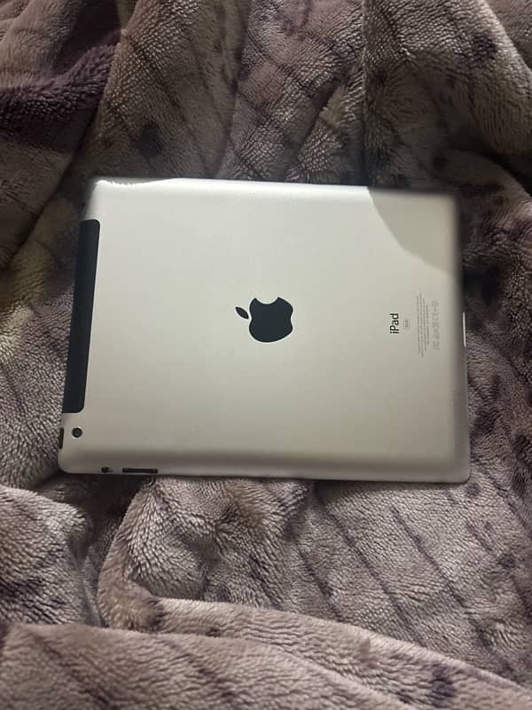 iPad 3rd generation with original charge 2