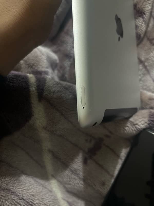 iPad 3rd generation with original charge 4