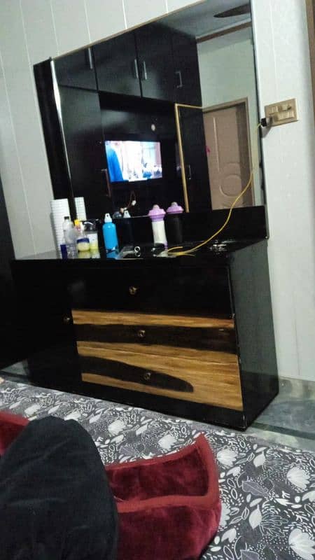 Dressing table with mirror 2