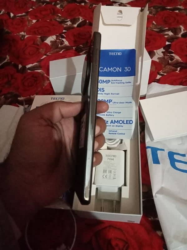 Tecno Camon 30/Ram 12+24GB/256GBRom 8month warranty/10/10 Condition 4