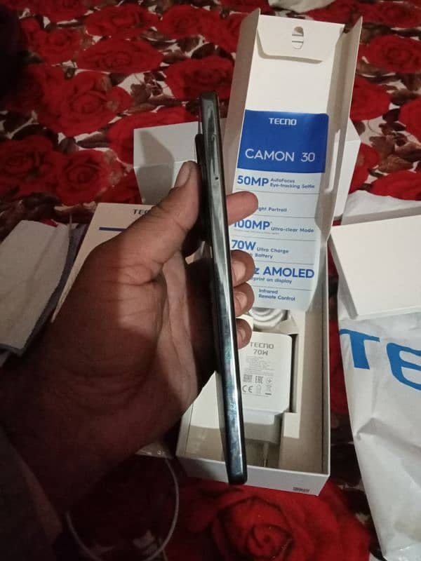 Tecno Camon 30/Ram 12+24GB/256GBRom 8month warranty/10/10 Condition 5