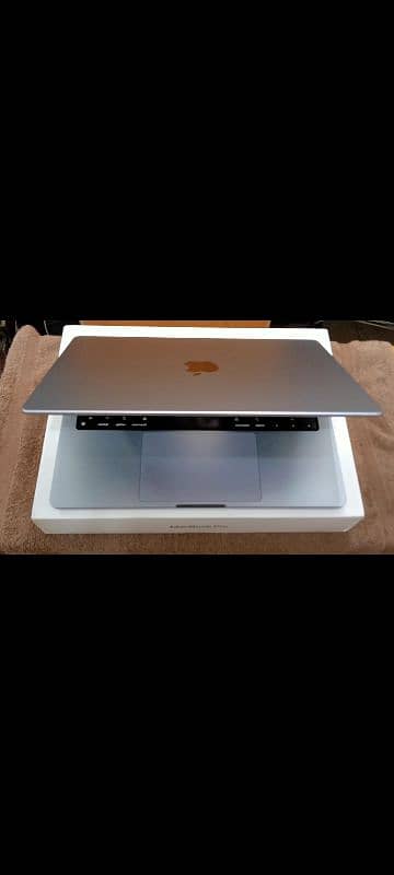 MacBook Pro M1 Max 2021 64GB Ram 4TB Storage 14.2" Display with Box 7