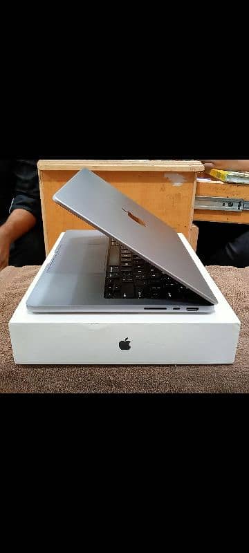 MacBook Pro M1 Max 2021 64GB Ram 4TB Storage 14.2" Display with Box 8