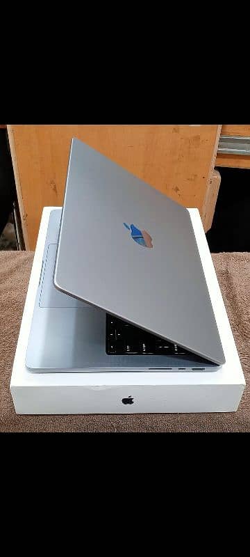 MacBook Pro M1 Max 2021 64GB Ram 4TB Storage 14.2" Display with Box 9