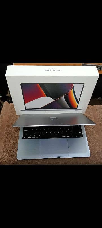 MacBook Pro M1 Max 2021 64GB Ram 4TB Storage 14.2" Display with Box 12