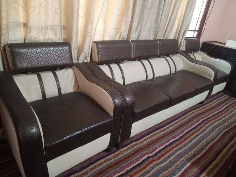 Sofa set available for sale 1