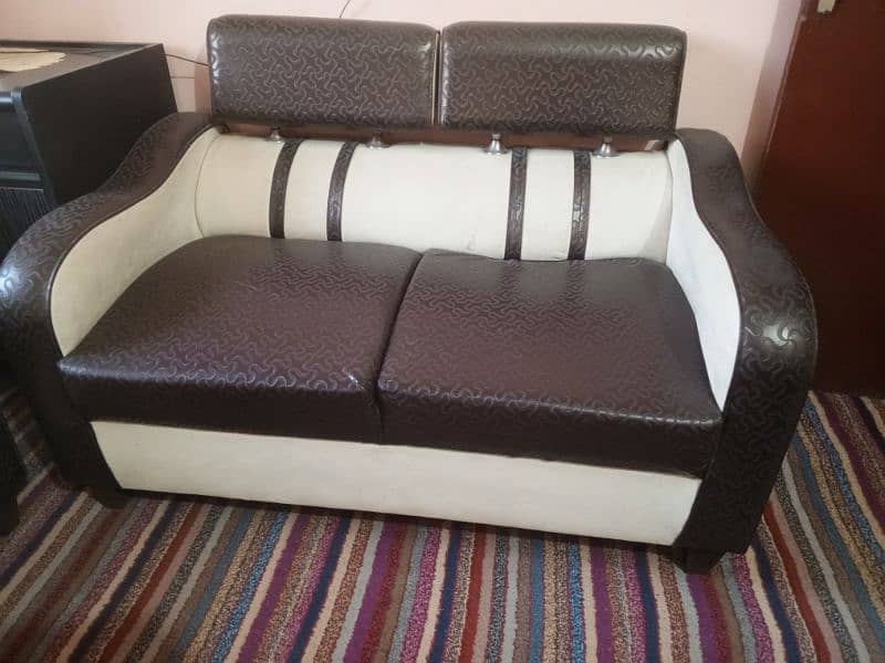 Sofa set available for sale 2