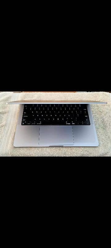 MacBook Pro M3 2023 8GB Ram 512GB Storage 14.2" Display MTL73LL/A 10