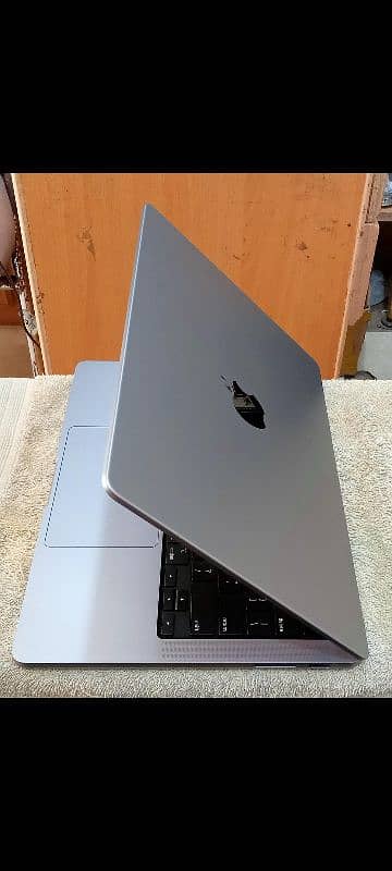 MacBook Pro M3 2023 8GB Ram 512GB Storage 14.2" Display MTL73LL/A 11