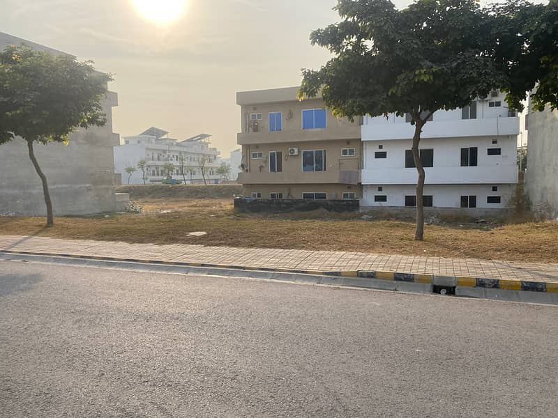 10 Marla plot available in Rehman enclave 8