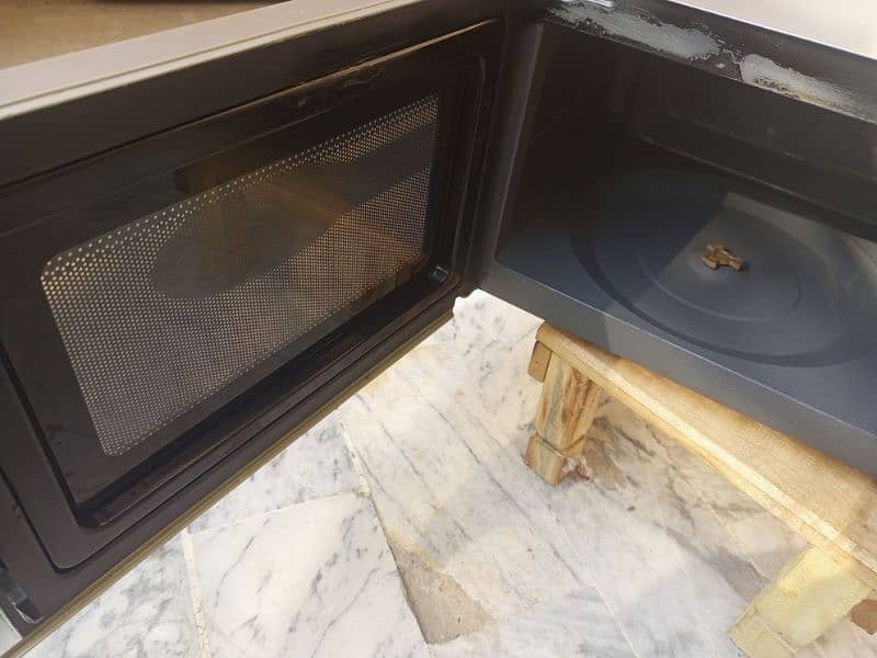 Microwave in excellent condition 8